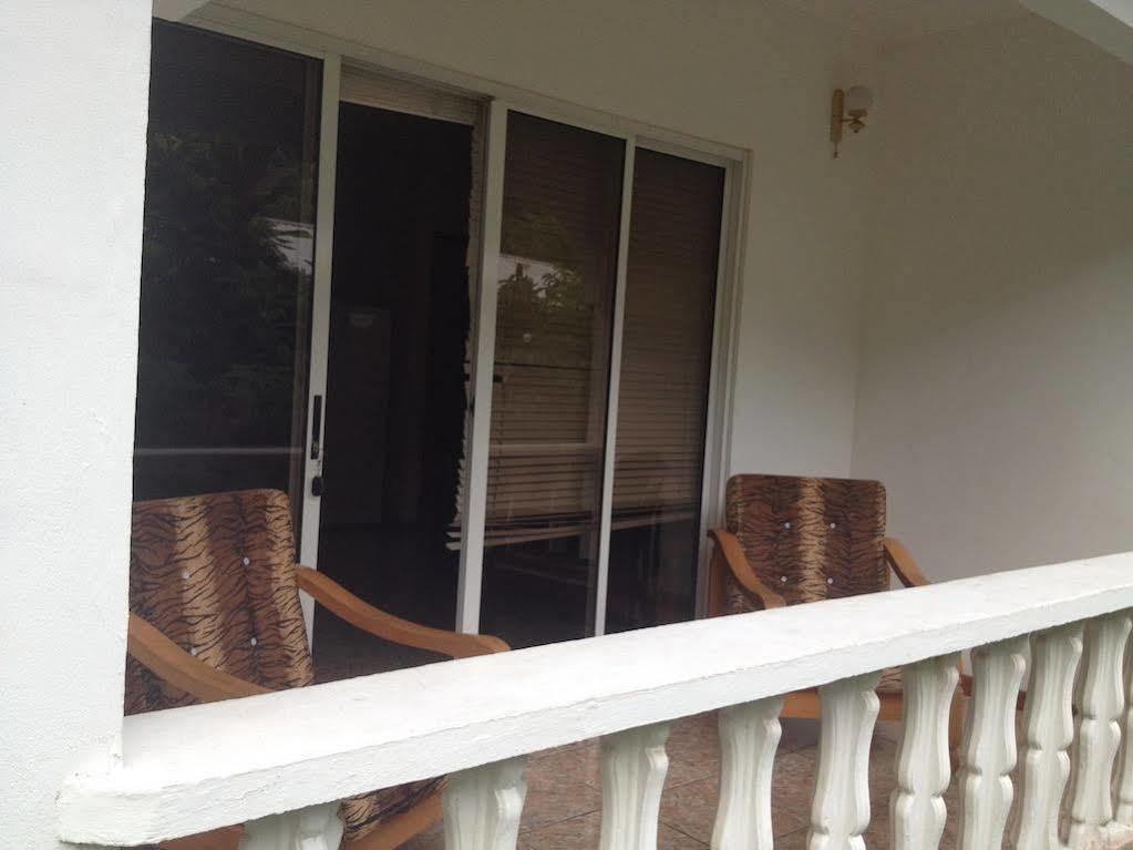 Marl Self Catering Villa Pointe La Rue Екстериор снимка