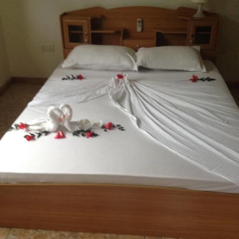 Marl Self Catering Villa Pointe La Rue Екстериор снимка